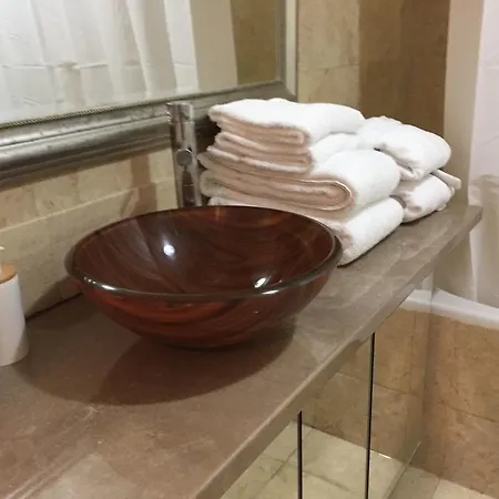 Suites Elysees Montaigne Апартаменты *