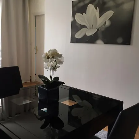 Suites Elysees Montaigne Апартаменты Париж