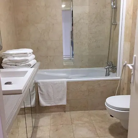 Апартаменты Suites Elysees Montaigne Париж